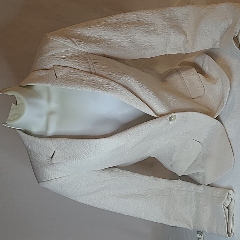 Elizabeth and James dressy blazer, off whilst, size 8
